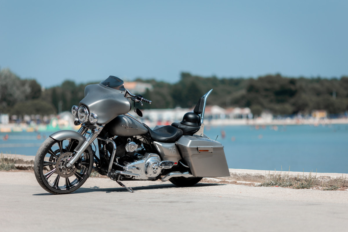 Aangepaste zilveren Touring Bagger